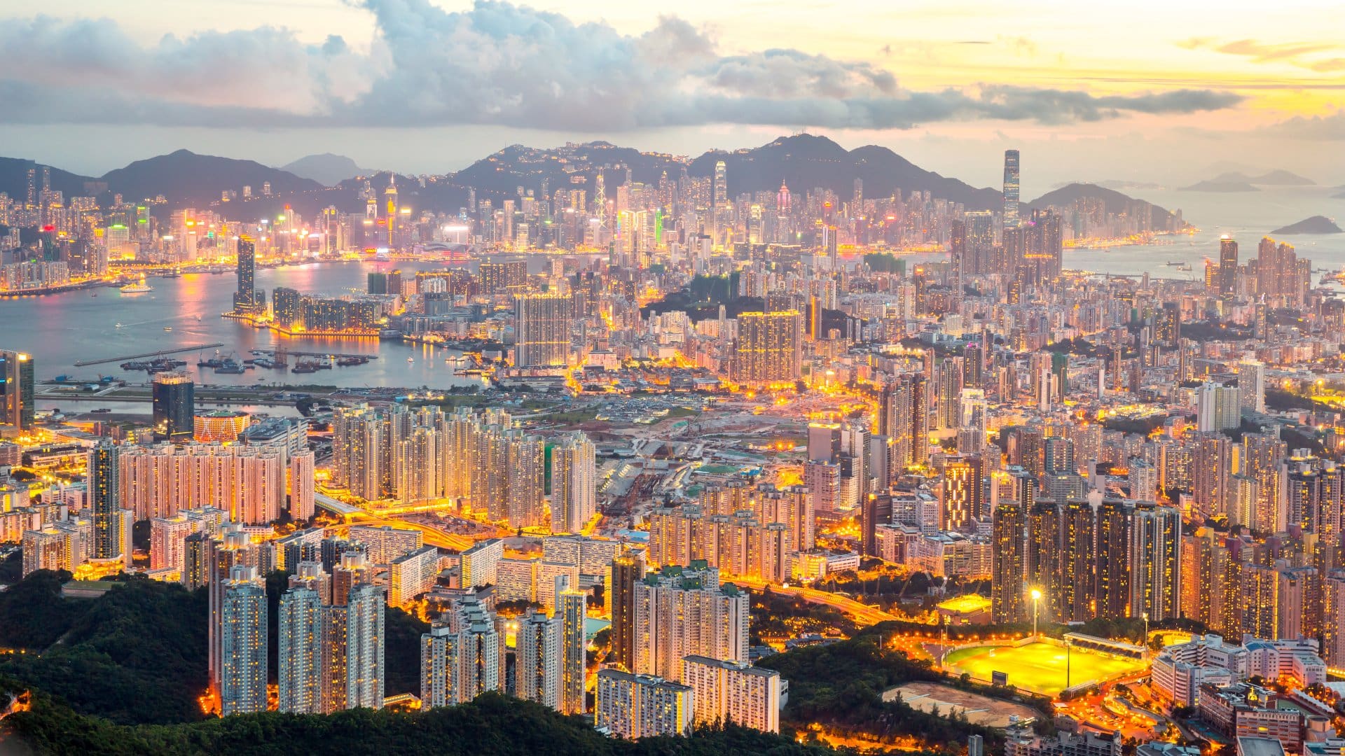 Exhilarating Hong Kong Tour Package
